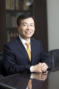 김석수 동서식품 회장.