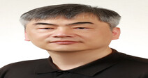 [세상읽기] 푸른 유리 한 조각 / 신영전