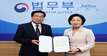 추미애 법무장관 ‘4·3유족장학기금’ 기탁