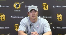 김하성, MLB 첫 선발 출전 경기서 멀티 히트