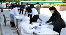 서울 학교 PCR 검사 첫날…“안 아프고 빨라서 편해요”