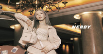 A. ‘컬러맛집’ 널디가 찾아낸 태연의 색(色), 2022 SS 컬렉션 화보 공개