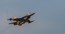 US F-16 fighter crashes off S. Korea’s western coast after pilot ejects