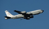 미군 정찰기 RC-135U 또 주일미군 기지로 이동배치