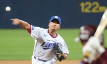 ‘땀 뻘뻘’ 오승환 15년 만에 국내무대 홀드