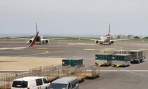 ‘물까지 뿌렸지만…’ 무더위에 제주공항 항공기 결항