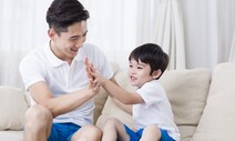 일찍 동생 본 아이, 양육적인 놀이로 감싸주세요