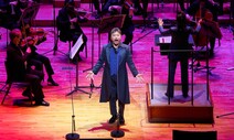 ‘10월의 어느 멋진 날’ 열창하는 김동규