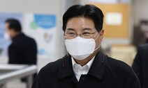 ‘국회 뇌물·사학 횡령’ 홍문종 전 의원 징역 3년 선고…구속은 피해