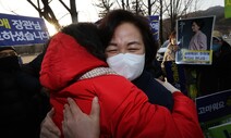 ‘윤석열 때리기’로 존재감 찾는 추미애…민주당은 ‘부담’ 기색도