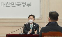 박범계 장관 “이성윤 거취, 기소와 직무배제는 별개”