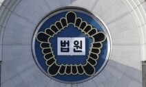 투신한 딸 학생증 안고, 아빠는 ‘그놈들’ 재판 지켜봤다