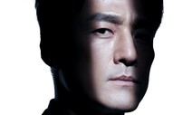 진실 보도의 신념을 갑옷처럼 입은 위선의 언론인