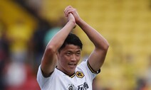 황희찬, EPL 데뷔전서 골…‘킹 오브 더 매치’ 선정