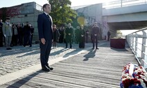마크롱, “60년전 알제리인 학살은 용서할 수 없는 범죄”