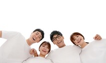 청년들의 어깨동무
