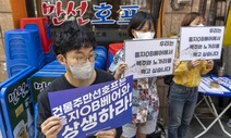 을지로 노가리 골목서 “현대미술의 구경거리가 된 기분이야”