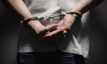 경찰 ‘뒷수갑’ 상태서 질식사…2심도 “과도한 물리력, 국가가 배상”