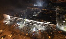 [포토] 1천명 있었는데…폭격 당한 우크라 쇼핑센터 현장