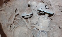 하수관 팠다가 ‘11세기 보물’ 54개 든 솥단지 발견