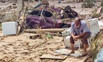 2만명 주검 묻을 마른땅조차 없다…폭우가 할퀸 리비아