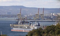‘회색 선단’에 실린 러시아 원유…1년 만에 파탄 난 수출 제재