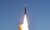 북한 ICBM ‘화성포-18형’ 발사 확인…김정은 “더 공세적 대응”