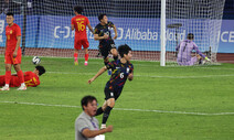 한국 남자축구, 중국 꺾고 4강 진출…5만 “자여우” 함성 잠재웠다