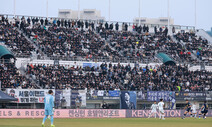 ‘축구의 포스트시즌’ 승강 PO…구단은 괴로워도 팬은 즐겁다 [김창금의 무회전 킥]