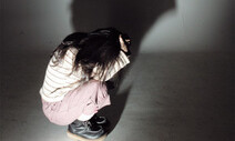 4살 딸을 한밤중 인적 드문 도로에 내려놓고 간 30대 엄마