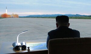 북한은 타격할까 미국은 요격할까