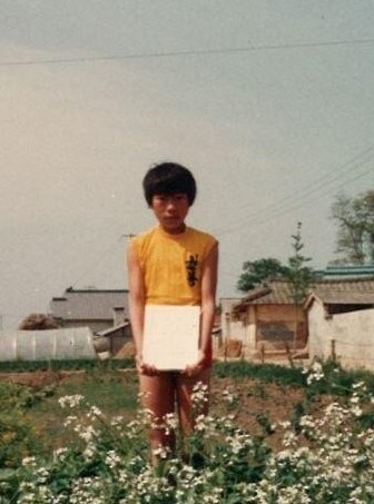 초등학교 시절: 체육 선생님의 권유로 4학년 때부터 운동부 생활을 시작했다.