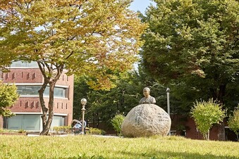 &nbsp; &nbsp; &nbsp; &nbsp; &nbsp; &nbsp; &nbsp; &nbsp; &nbsp; &nbsp; &nbsp; &nbsp; &nbsp; &nbsp; &nbsp;덕성여대 민주동산. 덕성여대 제공