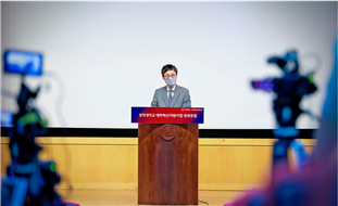 성과포럼의 축사를 맡은 한균태 총장은 “코로나 위기를 대학의 미래를 앞당기는 계기로 삼아 대학다운 미래대학을 만들어가고 있다”라고 말했다. 경희대 제공