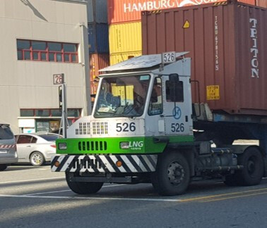 부산항 야드 트랙터. 부산항만공사 제공