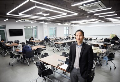 &nbsp; &nbsp; &nbsp; &nbsp; &nbsp; &nbsp; &nbsp; &nbsp; &nbsp; &nbsp; &nbsp; &nbsp; &nbsp; &nbsp;전자공학과 장병준 교수. 국민대 제공