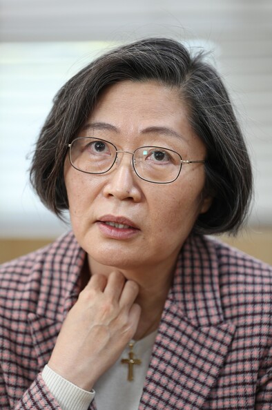 &lt;이수정 이다혜의 범죄 영화 프로파일&gt;을 쓴 범죄심리학자 이수정 경기대 교수는 “그동안 범죄 영화를 보면서 여성 신체의 시각화 등 쾌락적인 보여주기 방식에 문제를 느끼고 있었다”고 말했다. 김봉규 선임기자 bong9@hani.co.kr