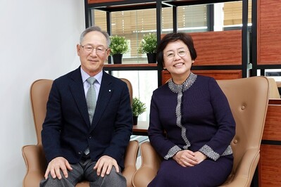 &nbsp; &nbsp; 삼육대 권오달(왼쪽) 은퇴교수와 이경희 전 삼육중고등학교 교장 부부. <br>&nbsp; &nbsp; &nbsp; &nbsp; &nbsp; &nbsp; &nbsp; &nbsp; &nbsp; &nbsp; &nbsp; &nbsp; &nbsp; &nbsp; &nbsp; &nbsp; &nbsp; &nbsp; &nbsp; &nbsp; &nbsp; &nbsp; &nbsp; &nbsp; &nbsp; &nbsp; &nbsp; &nbsp; &nbsp; &nbsp; &nbsp; &nbsp; &nbsp; &nbsp; &nbsp; &nbsp; &nbsp; &nbsp; &nbsp; &nbsp; &nbsp; &nbsp; &nbsp; &nbsp; &nbsp; &nbsp; &nbsp; &nbsp; &nbsp; 삼육대 제공