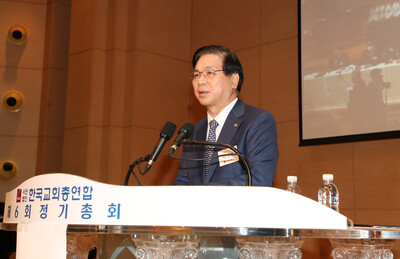 8일 한교총 새 대표회장에 선임된 이영훈 목사 취임사를 하고 있다. 한교총 제공