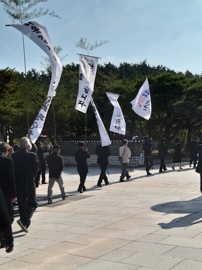 지난 24일 고 김경남 목사 장례식이 광주 망월동 국립5·18민주묘지에서 진행됐다. 사진 한국기독학생회총연맹