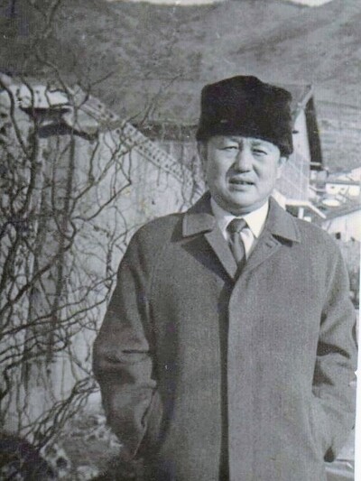 1975년 1월 서울 응암동 자혜의원 시절의 박남업 원장. 그해 8월 ‘긴급조치 9호’로 두번째 투옥됐다. 사진 박윤경씨 제공