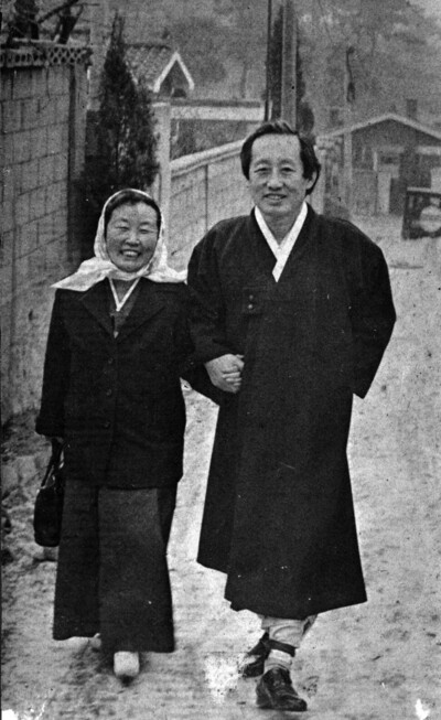 아내 박용길 장로와 함께. 박 장로는 문 목사의 가장 든든한 동지였다. 통일의집 제공