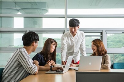 삼육대가 운영하고 있는 멘토링 프로그램 '삼육메이트'에 참여하고 있는 삼육대 학생들.&nbsp; &nbsp; &nbsp; &nbsp; &nbsp; &nbsp; &nbsp; &nbsp; &nbsp; &nbsp; &nbsp; &nbsp; &nbsp; &nbsp; &nbsp; &nbsp; &nbsp; &nbsp; &nbsp; &nbsp; &nbsp; &nbsp; &nbsp; &nbsp; &nbsp; &nbsp; &nbsp; &nbsp; &nbsp; &nbsp; &nbsp; &nbsp; &nbsp; &nbsp; &nbsp; &nbsp; &nbsp; 삼육대 제공