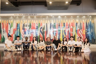 &nbsp; &nbsp; &nbsp; &nbsp; &nbsp; &nbsp; &nbsp; &nbsp; &nbsp; &nbsp; &nbsp; &nbsp; &nbsp; &nbsp; &nbsp; &nbsp; &nbsp; 한국외국어대학교 학생홍보대사들