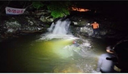 지난 3일 밤 9시59분 울산 울주군 상북면 한 산장 앞 계곡에서 40대 남성이 빠져 숨졌다. 울산소방안전본부 제공