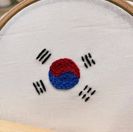 안수지씨가 수놓은 태극기 자수. 안수지씨 제공