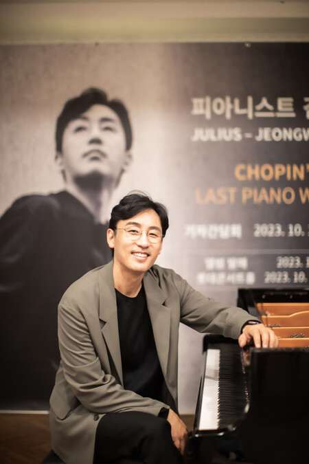 피아니스트 김정원(48)이 쇼팽의 마지막 작품들로 채운 음반을 발표했다. 피알엠 제공