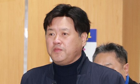 민주, ‘이재명 최측근’ 김용 실형에 “악재” “사법살인” 온도차