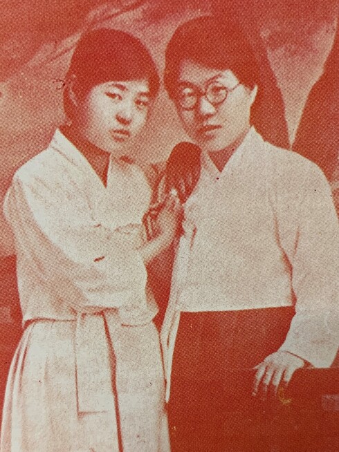 1920년대 가명학교 교사 시절의 민영순(왼쪽)과 백남순.