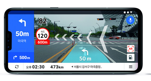 엘지(LG)유플러스는 엘지전자, 카카오모빌리티와 함께 모바일 내비게이션 서비스 ‘U+카카오내비’에 증강현실(AR) 길 안내 서비스 ※ 이미지를 누르면 크게 볼 수 있습니다.